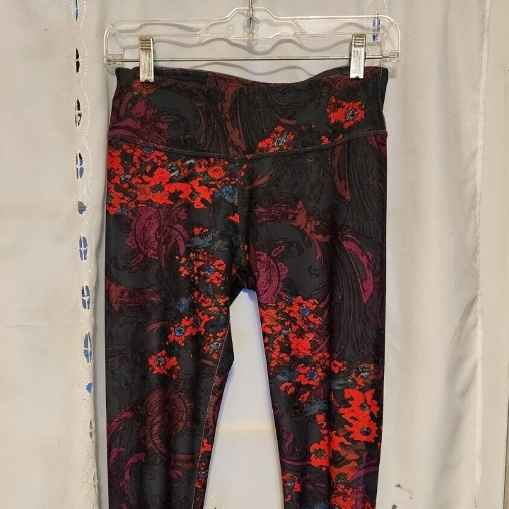 Fabletics Define Powerhold Mid-Rise Leggings Athletic Yoga Pants Red Floral XS